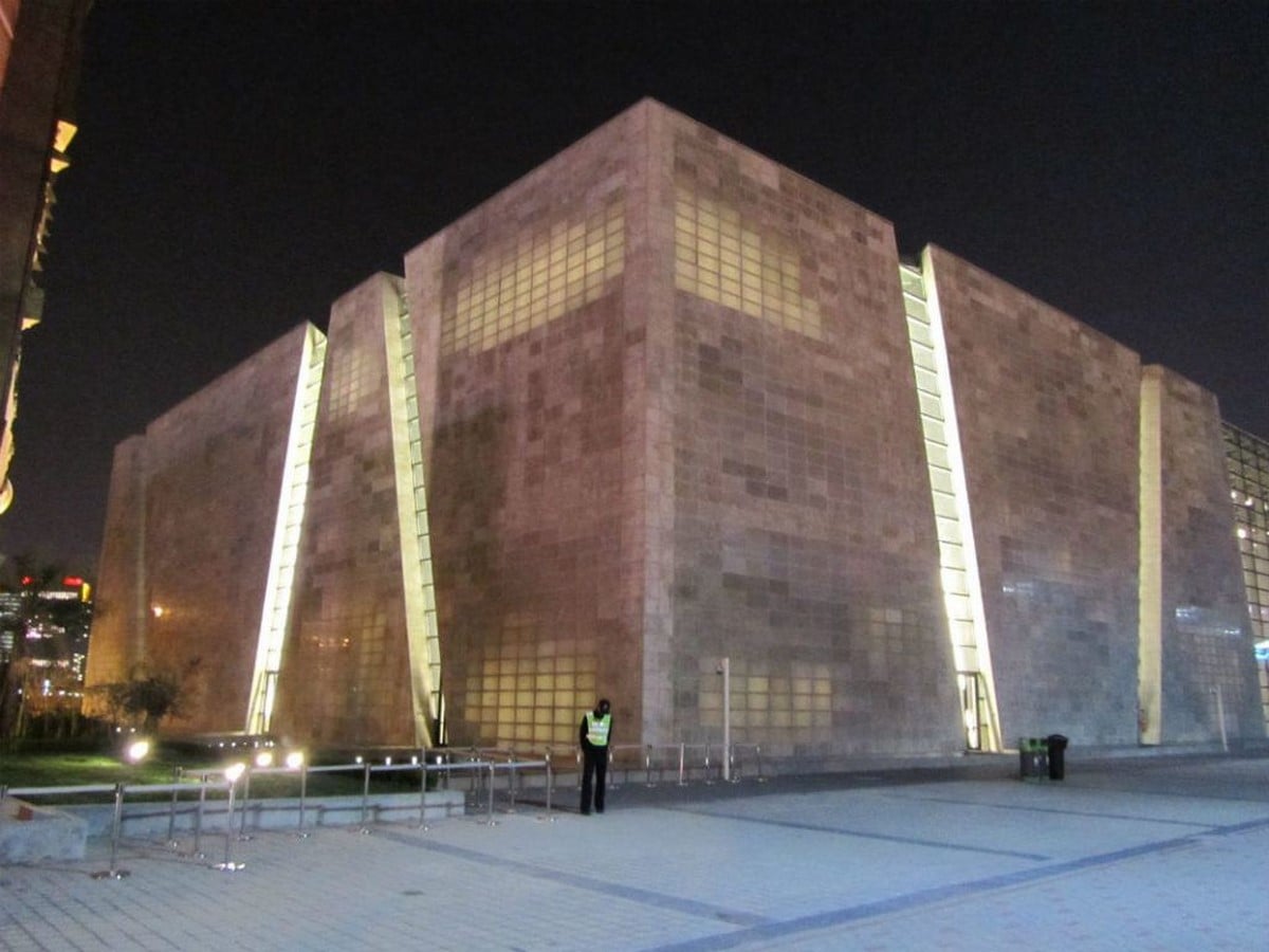 Alternative Materials: Translucent Concrete - Sheet8