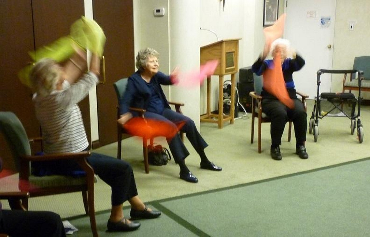 Move with music with the elderly_Photo credits creative momentum