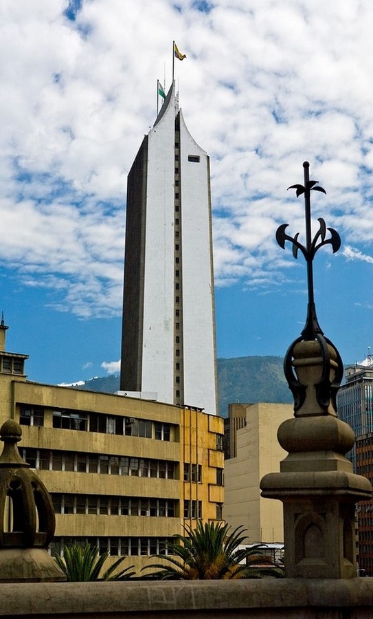 The politically inclined architecture of Colombia - Sheet8