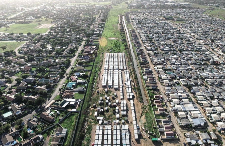 The politically inclined architecture of Africa