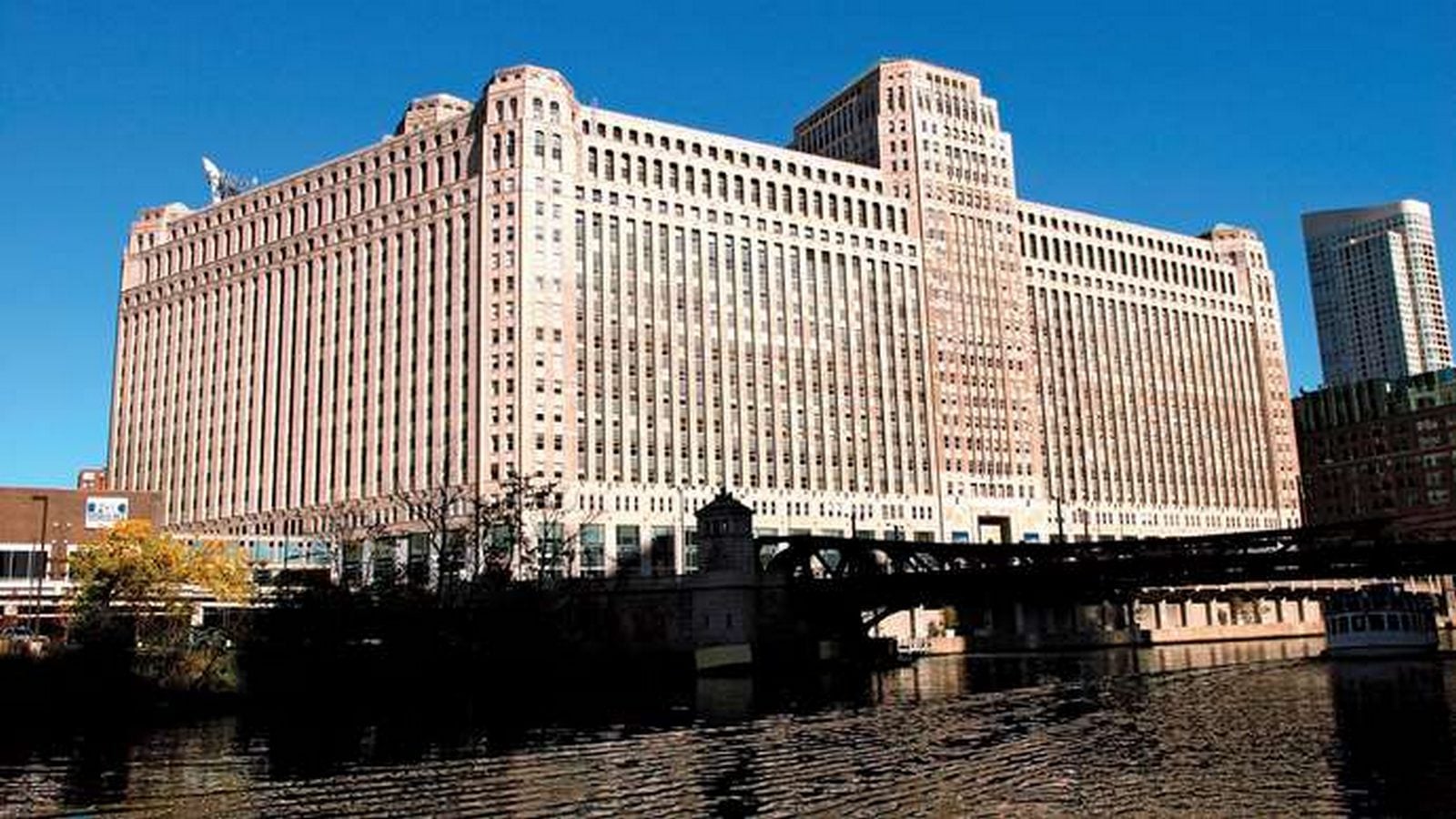 25 Examples of biggest office buildings around the world - Sheet11