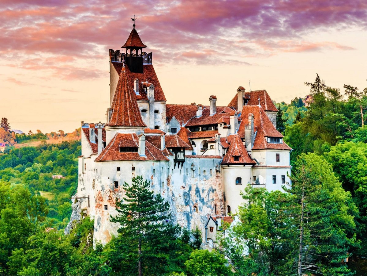 15 Castles around the World that are considered Haunted - Sheet7