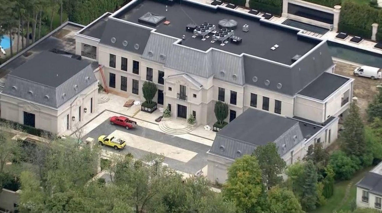 An inside look at all the houses owned by Drake - Sheet21