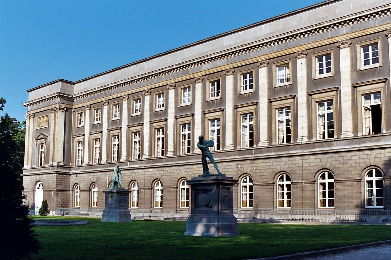 The politically inclined architecture of Belgium -Sheet12