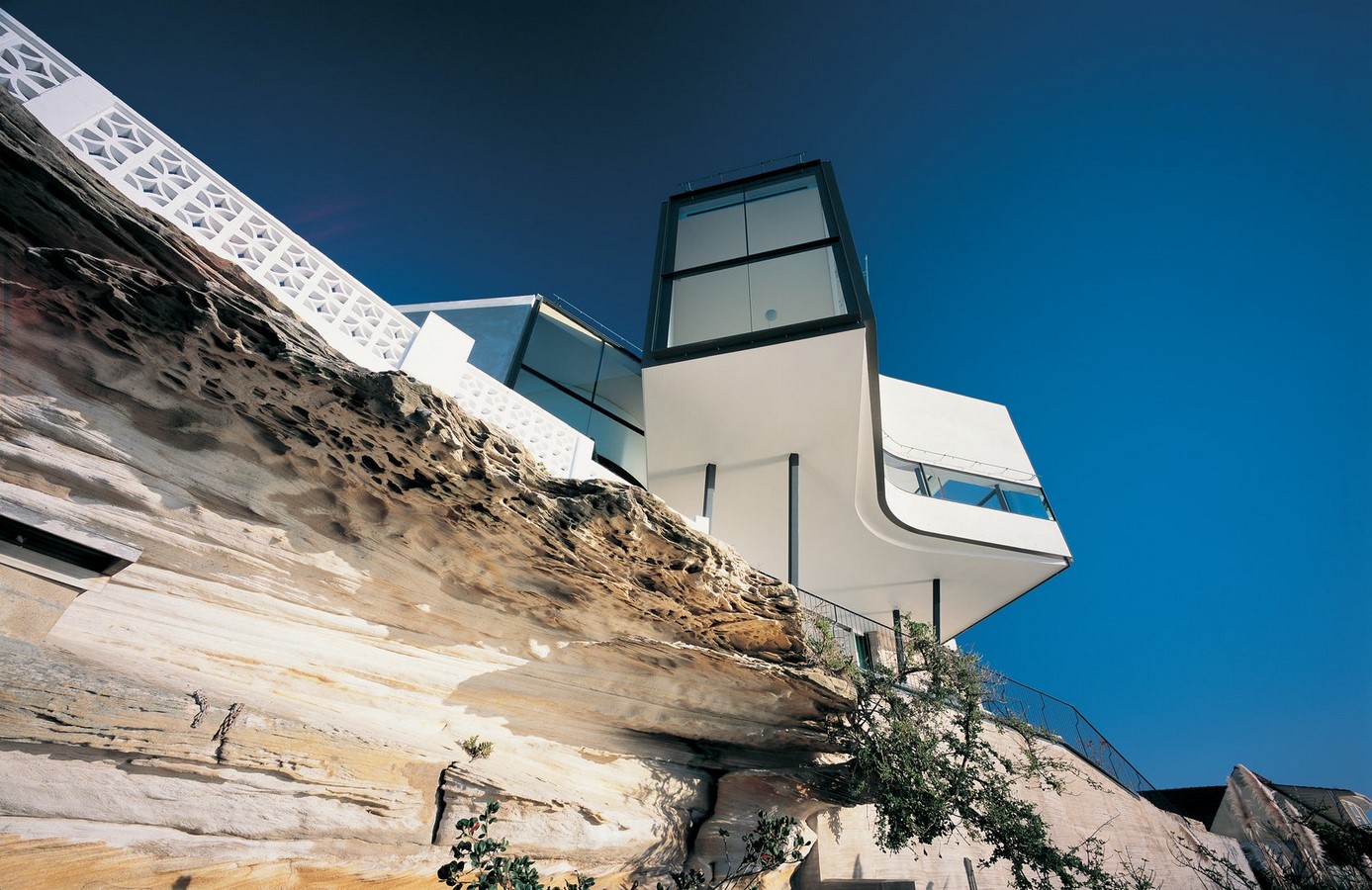 5 Breathtaking Structures Built Right on the Edge of a Cliff - Sheet2