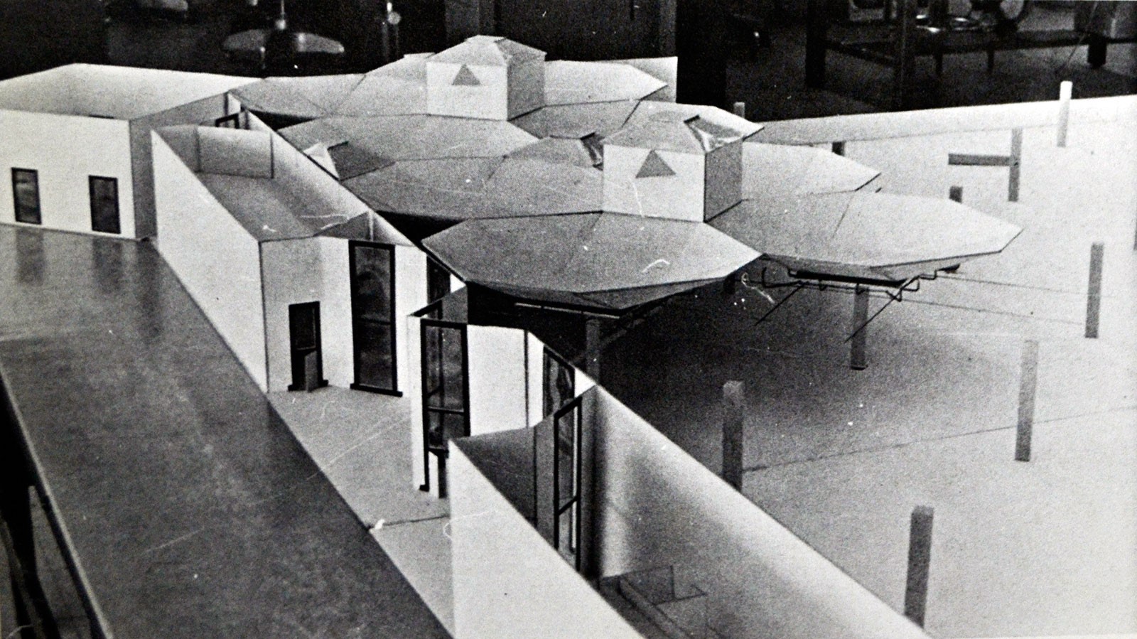 Olivetti Underwood Factory by Louis Kahn: The Great Workspace - Sheet5
