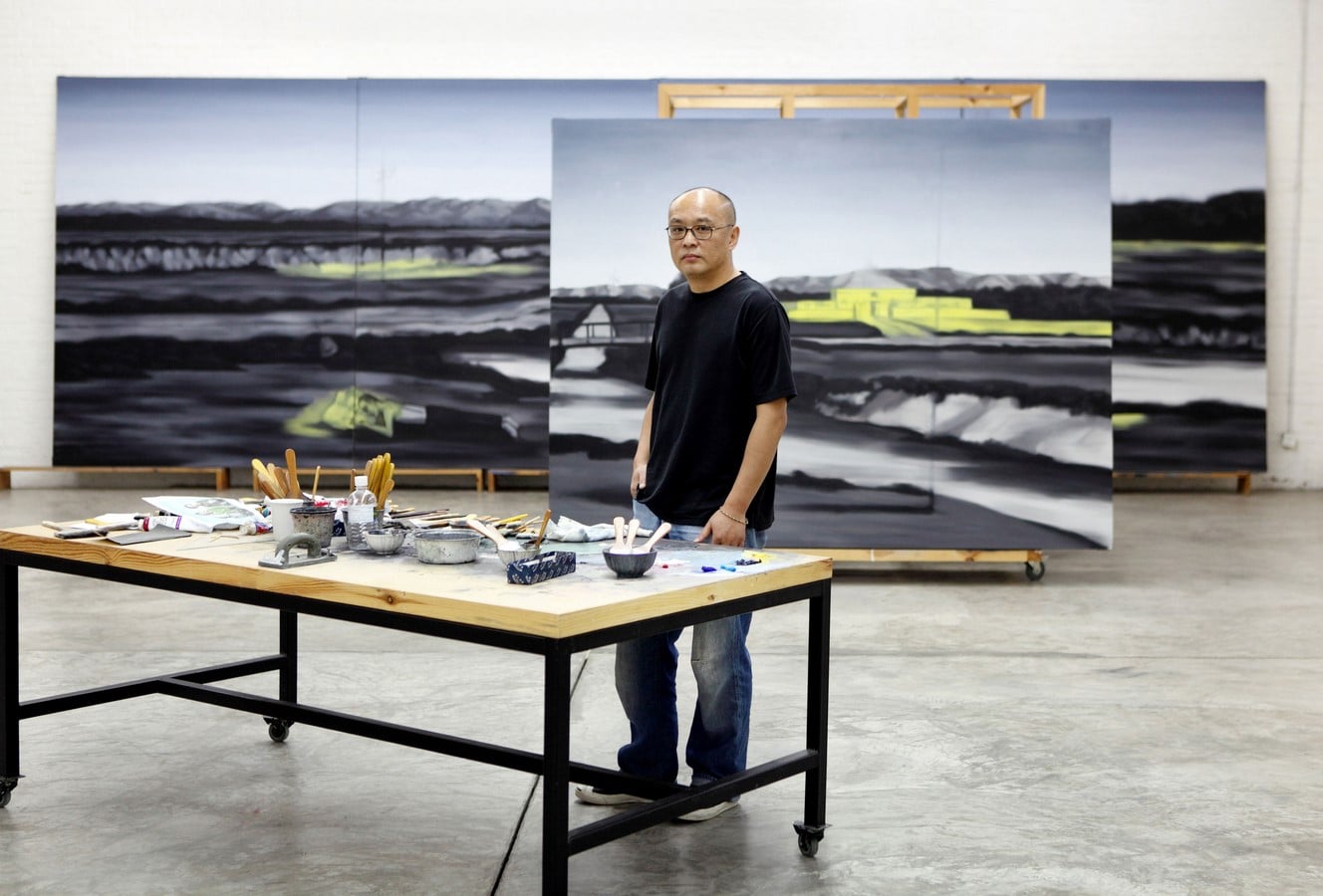 Zhang Xiaogang, Photograph credits to Natalie Behering_©http://artasiapacific.com/Magazine/67/WhereIWorkZhangXiaogang
