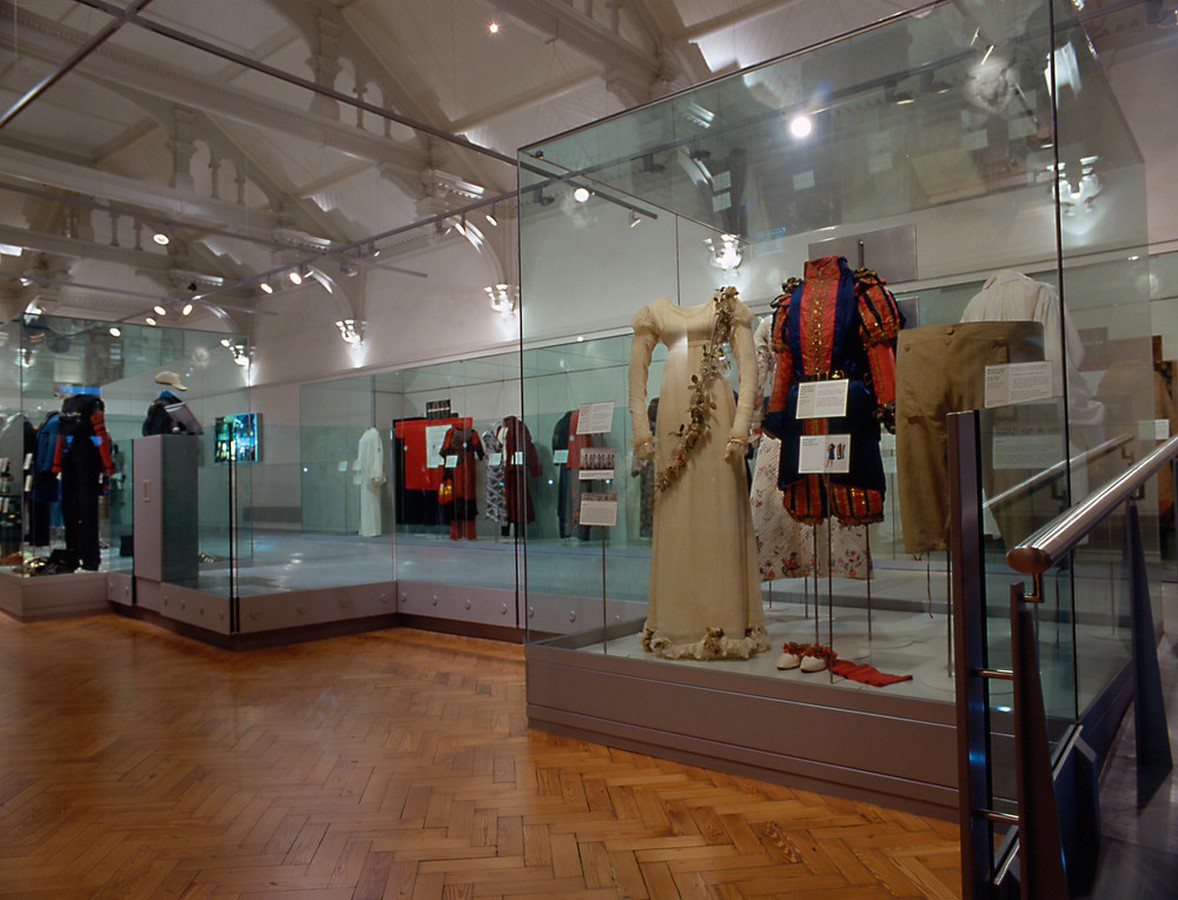 Brighton Museum & Art Gallery, England: Evolution of History - Sheet8