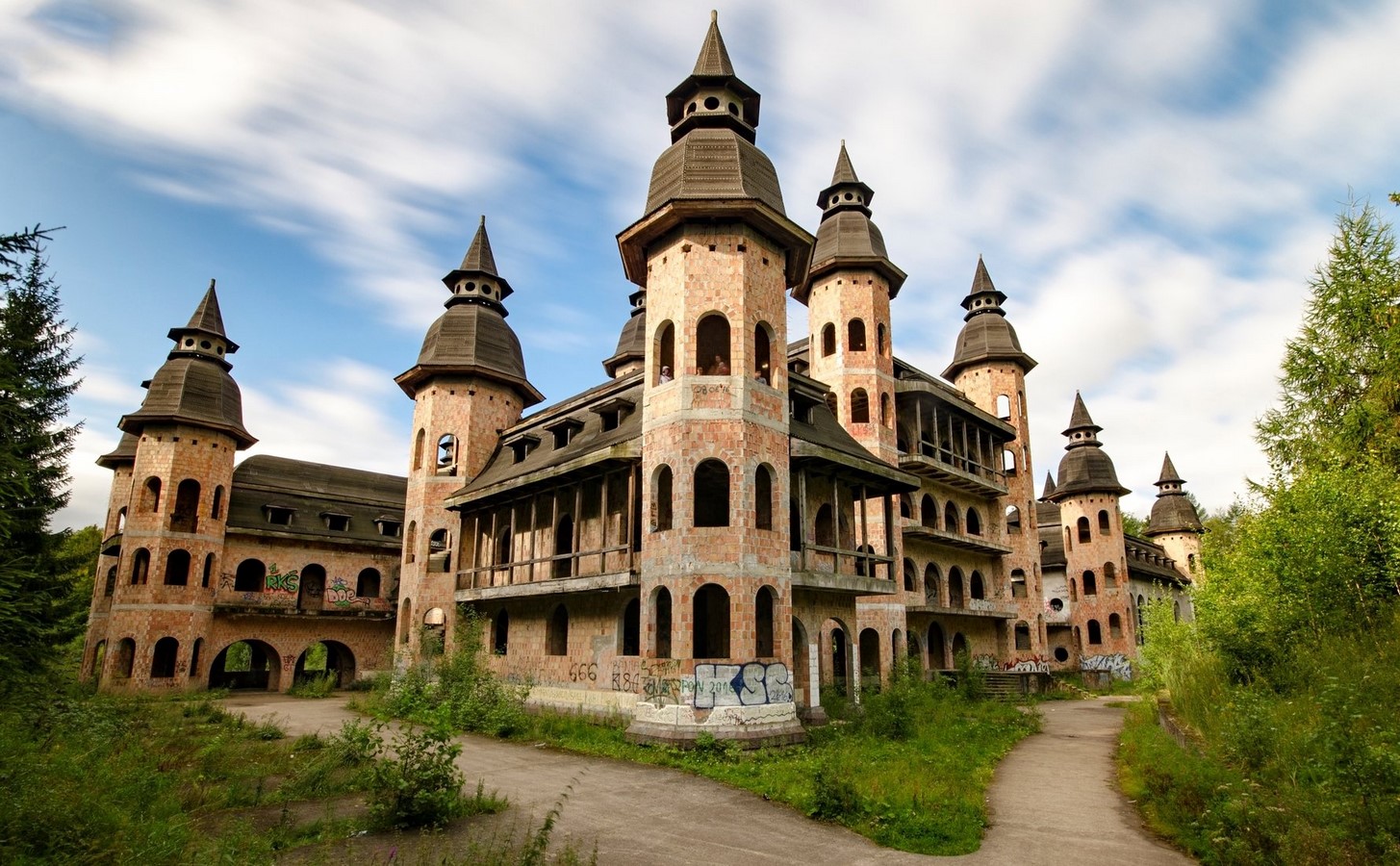 Lost in time: Łapalice Castle, Poland - Sheet1