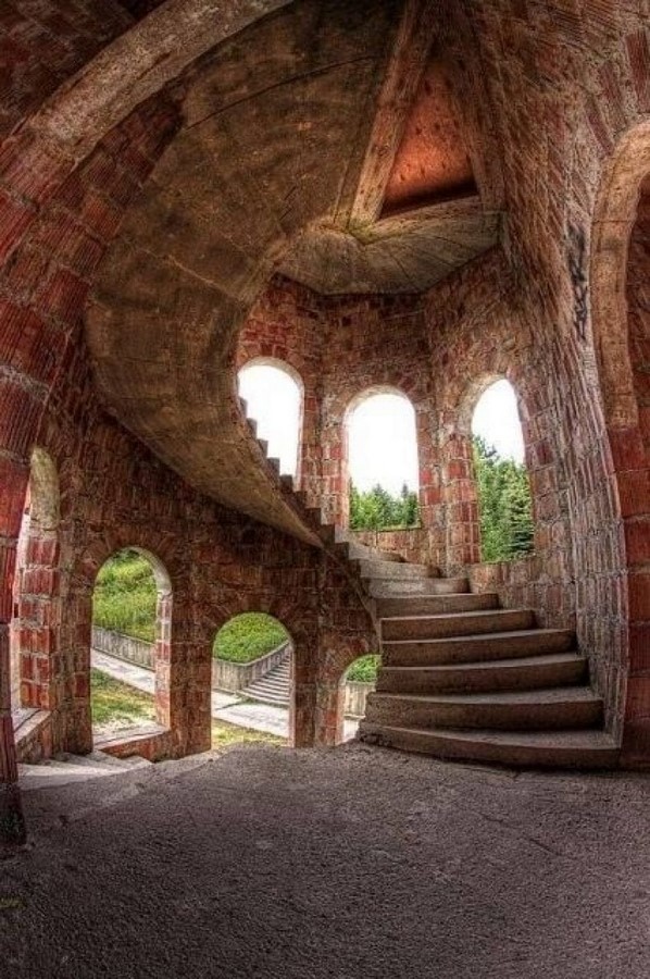 Lost in time: Łapalice Castle, Poland - Sheet7