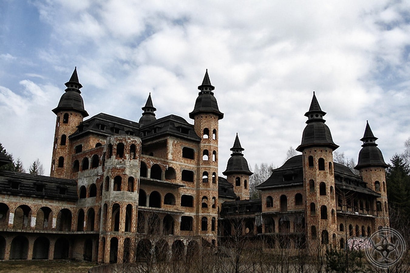 Lost in time: Łapalice Castle, Poland - Sheet8