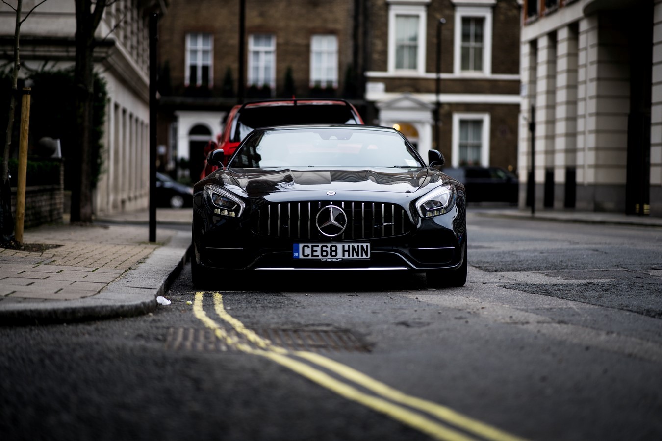 Shiny Long-lasting paint_©Szymon Shields (2020) https://www.pexels.com/photo/city-cars-road-street-6152812/