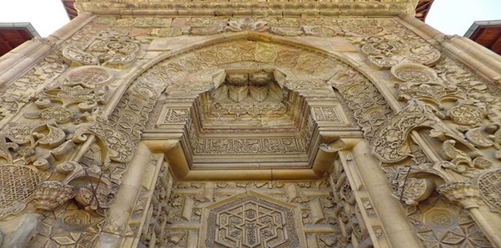Book in Focus: Islamic Architecture and it's decoration by Derek hill and Oleg Grabar - Sheet2