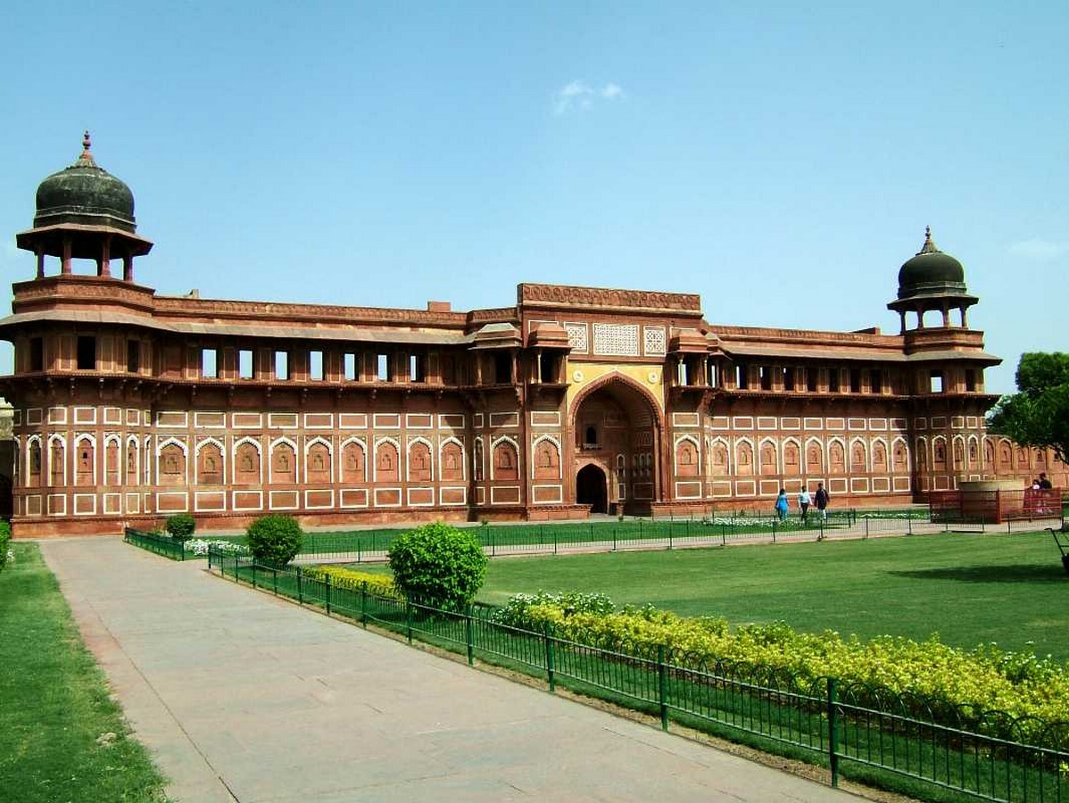 The Agra Fort _©www.istockphoto.com