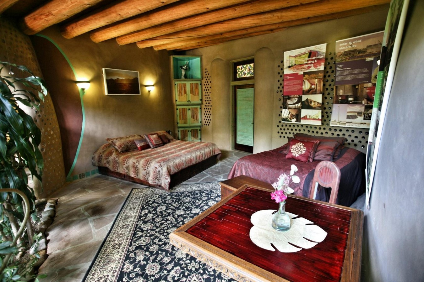 Earthship Air BnB_©images.squarespace-cdn.com