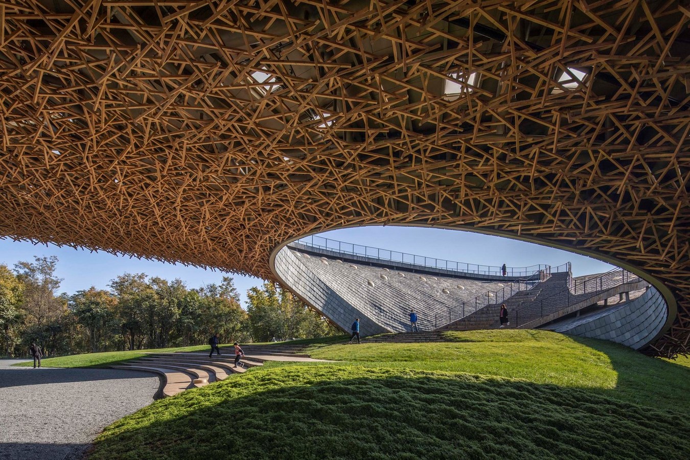 Cloud-like mesh ceiling swarming and mimicking the natural terrain backdrop _©www.jinweiqi.top