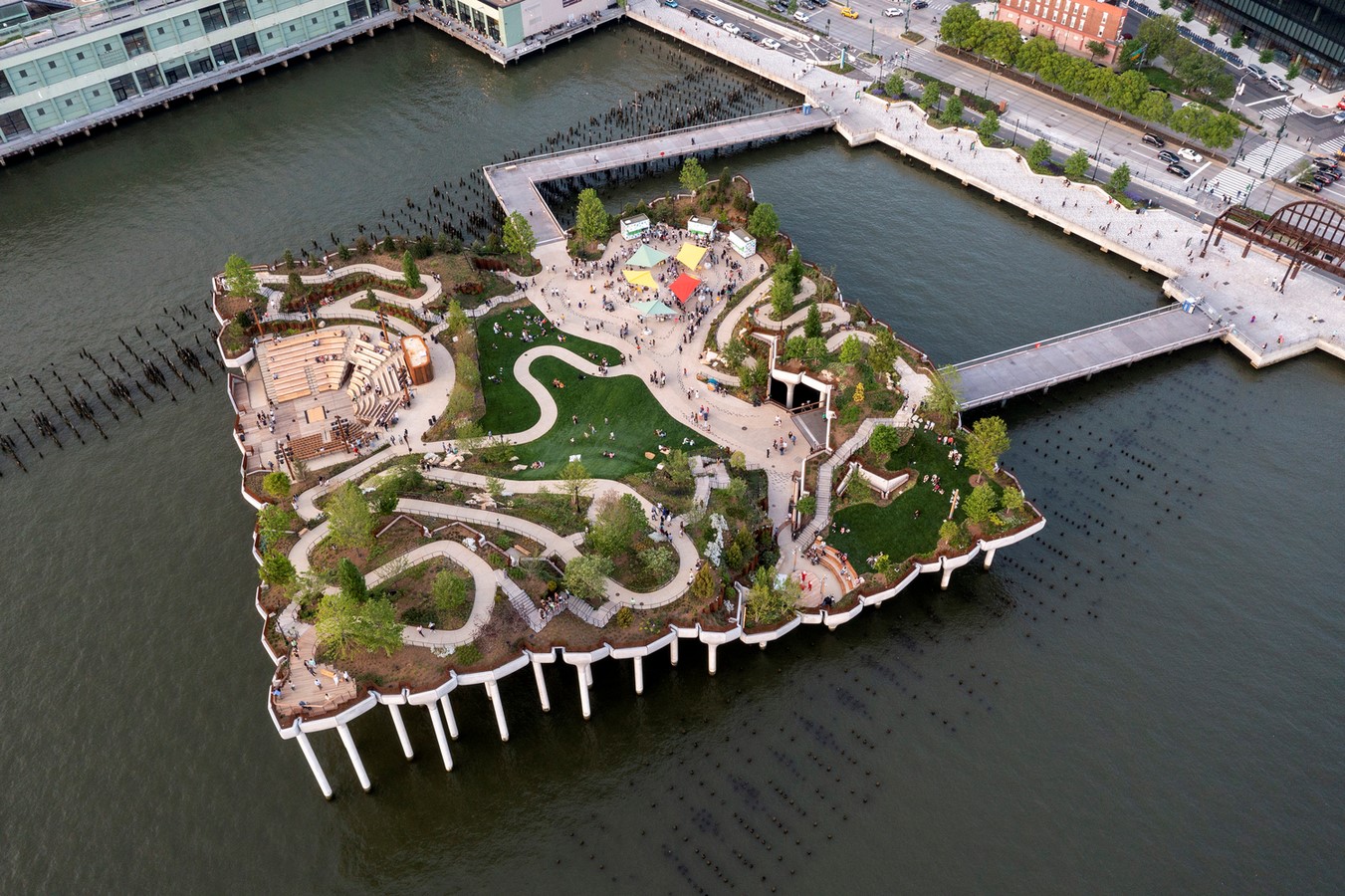 Bird’s eye view of the Little Island Park _©www.timothyschenck.com