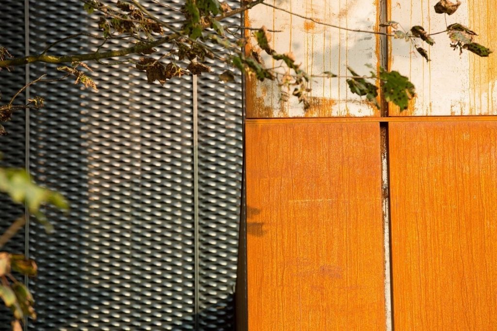 10 Innovative Shipping Container Homes - RTF