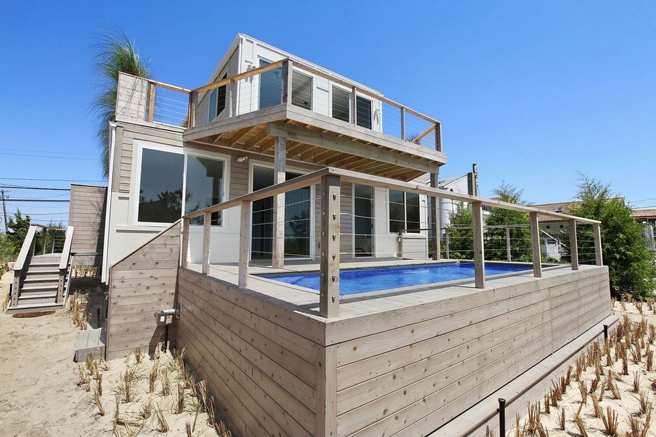 The exterior view of beach box_©www.housebeautiful.com