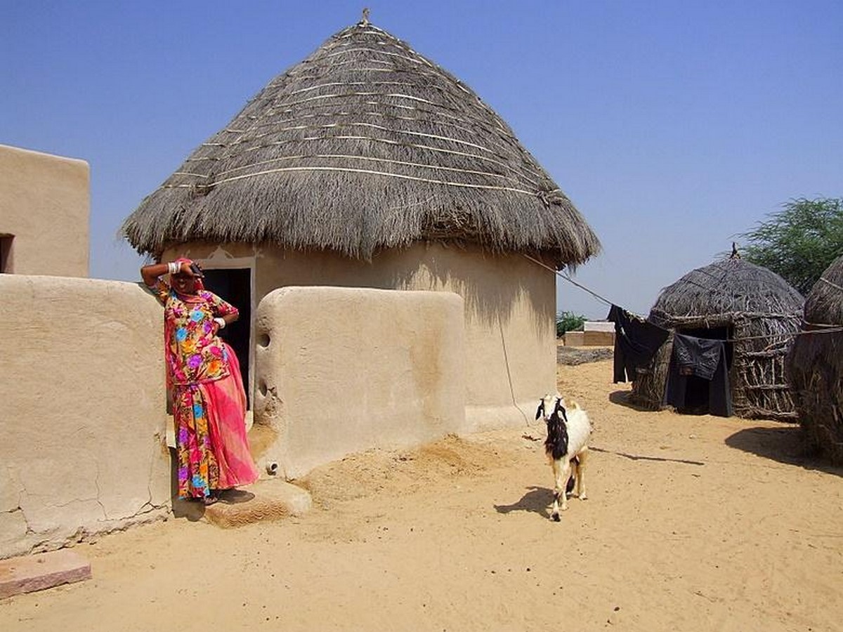 Mud & thatch elements at Mandawa, Rajasthan_©trekearth.com