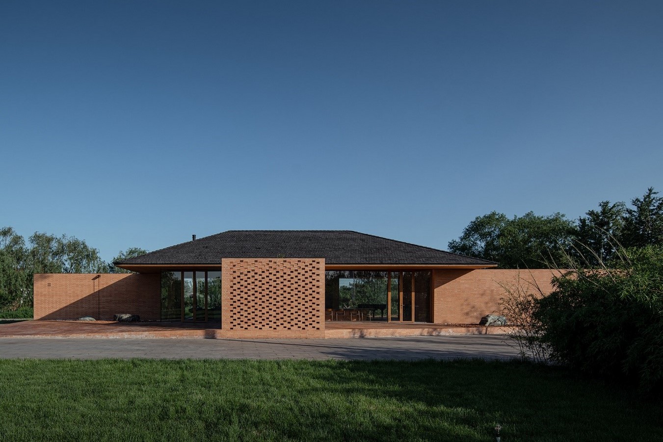 20 Modern residences with sloping roofs - Sheet4