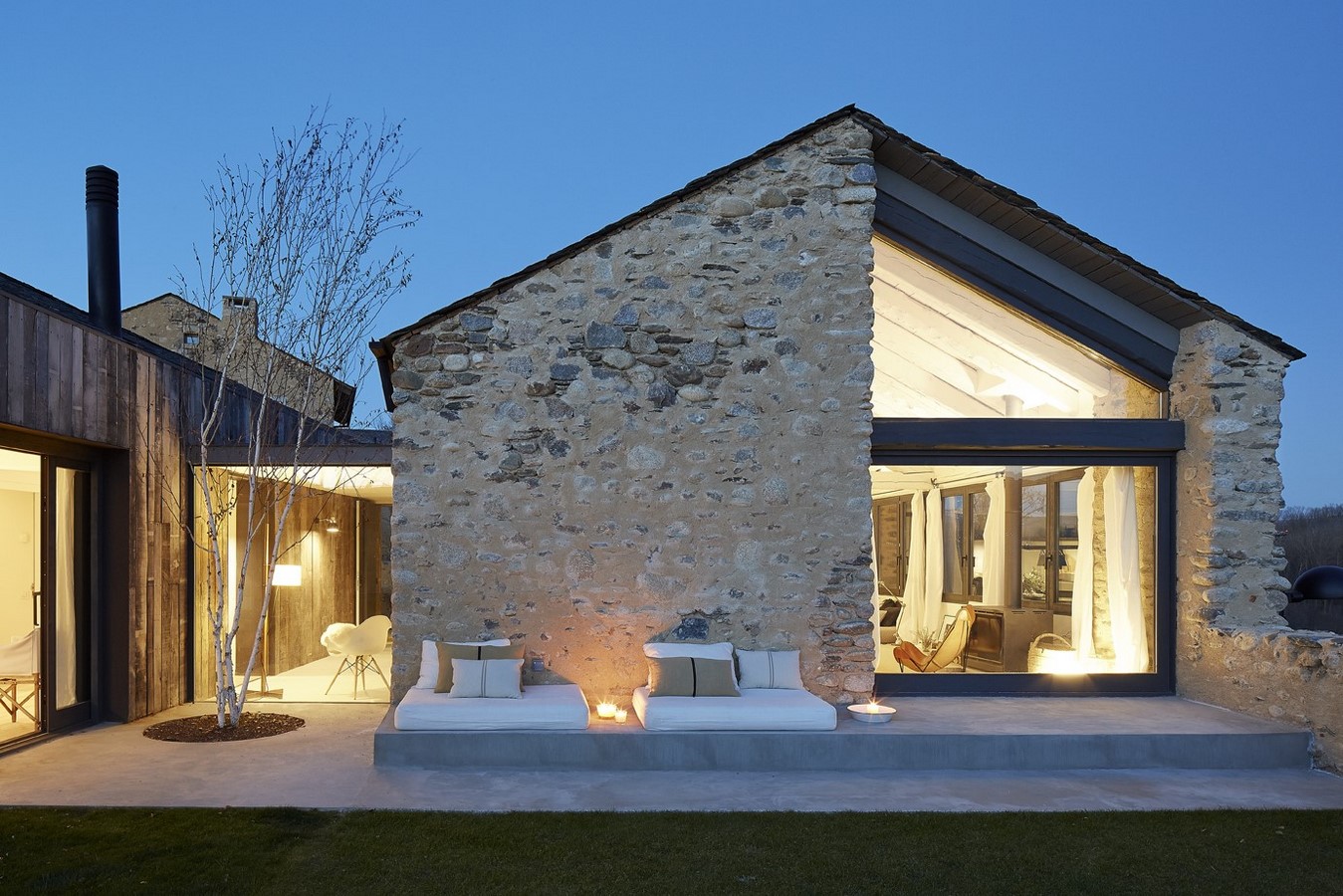 20 Modern residences with sloping roofs - Sheet6