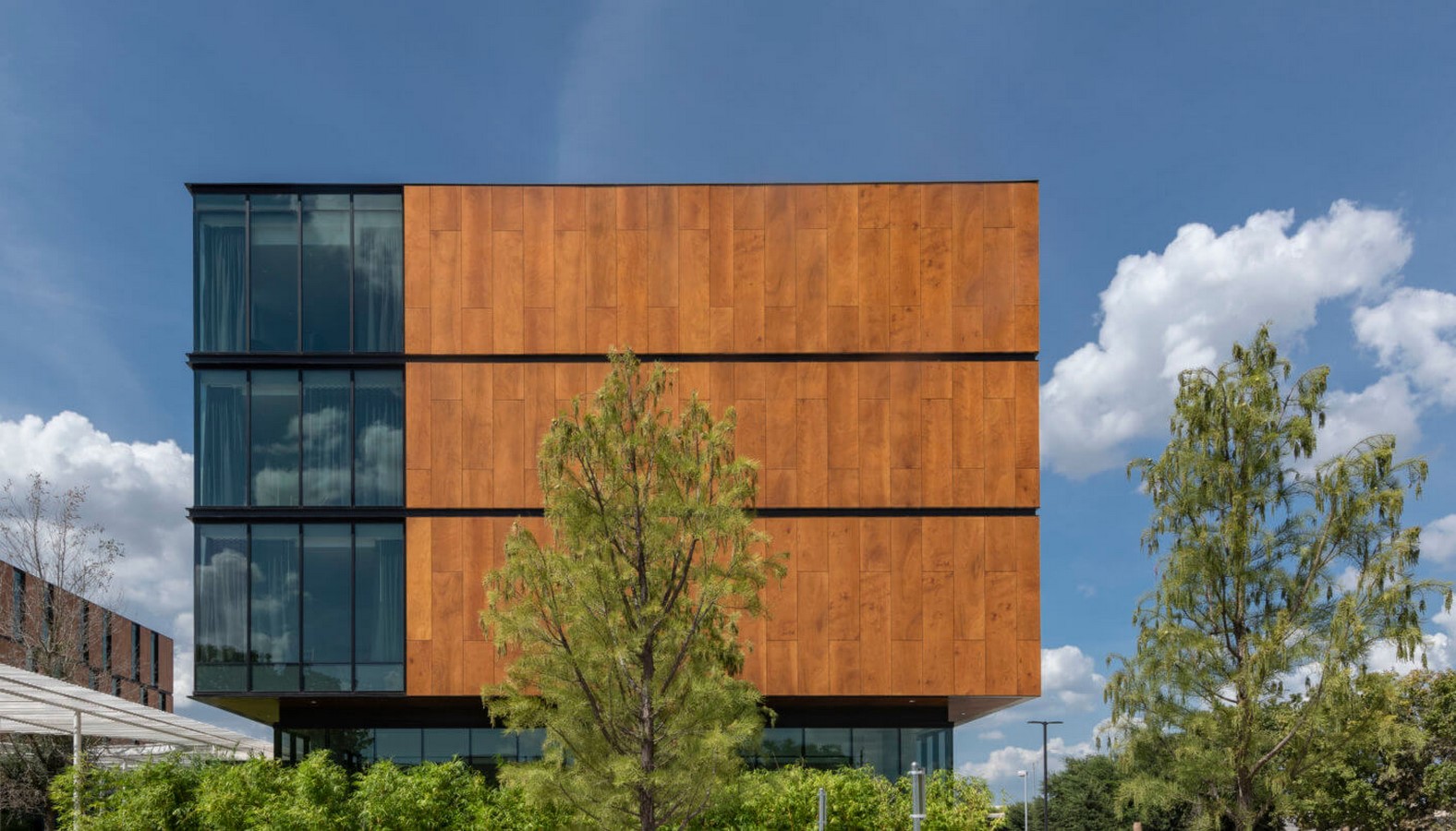 Side elevation of the residential block_©www.perkinswill.com
