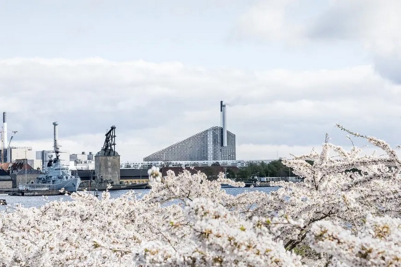The CopenHill Energy Plant by BIG: Bedrock for Social Life - Sheet1