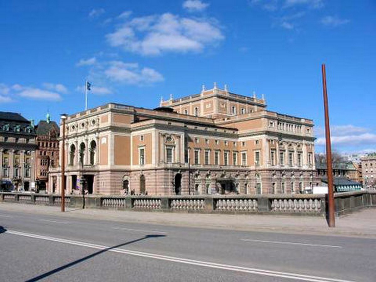 15 Examples of Exquisite Opera House around the world - Sheet27