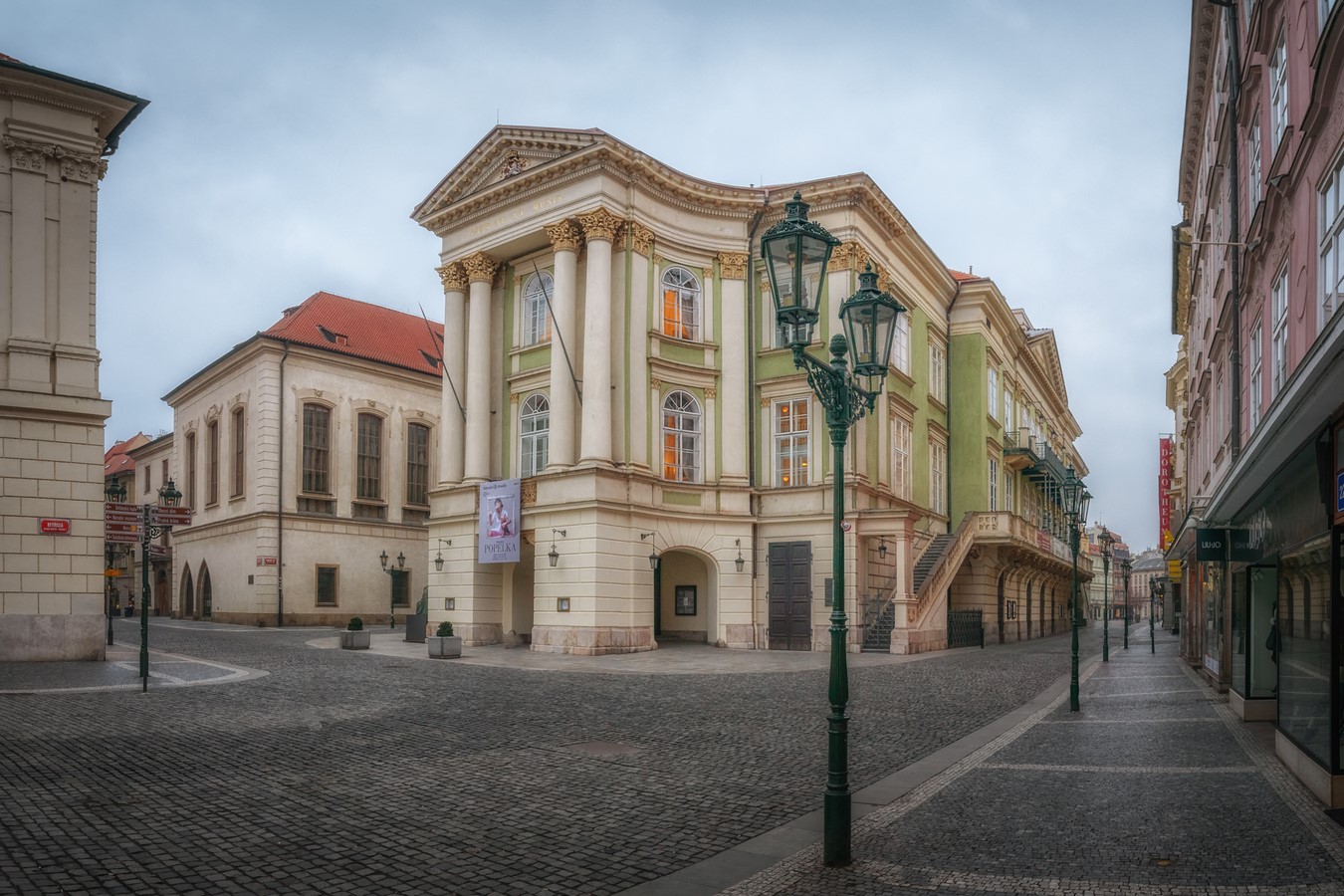 15 Examples of Exquisite Opera House around the world - Sheet7