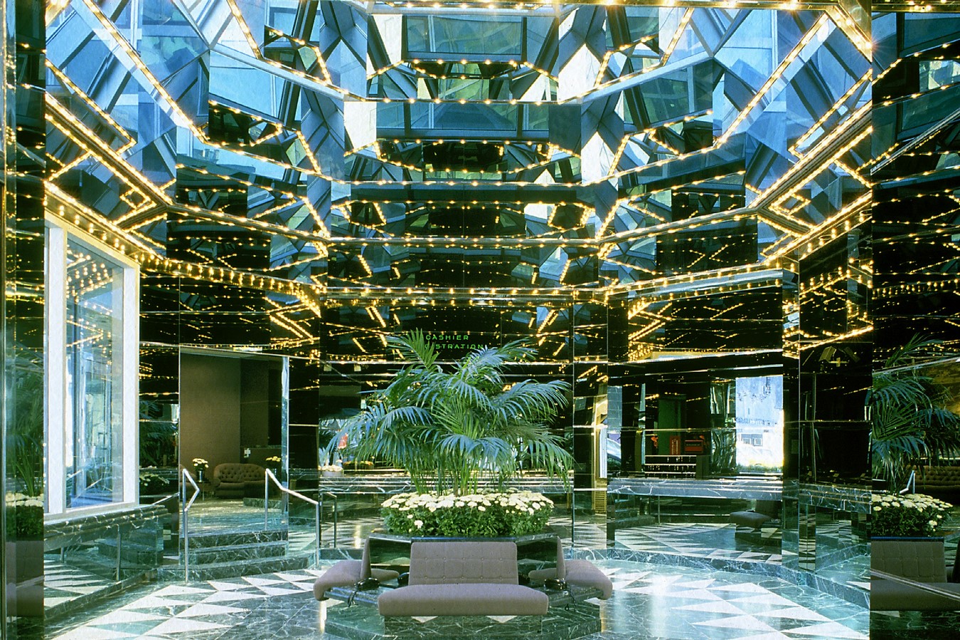 United Nations Plaza interior_© KRJD
