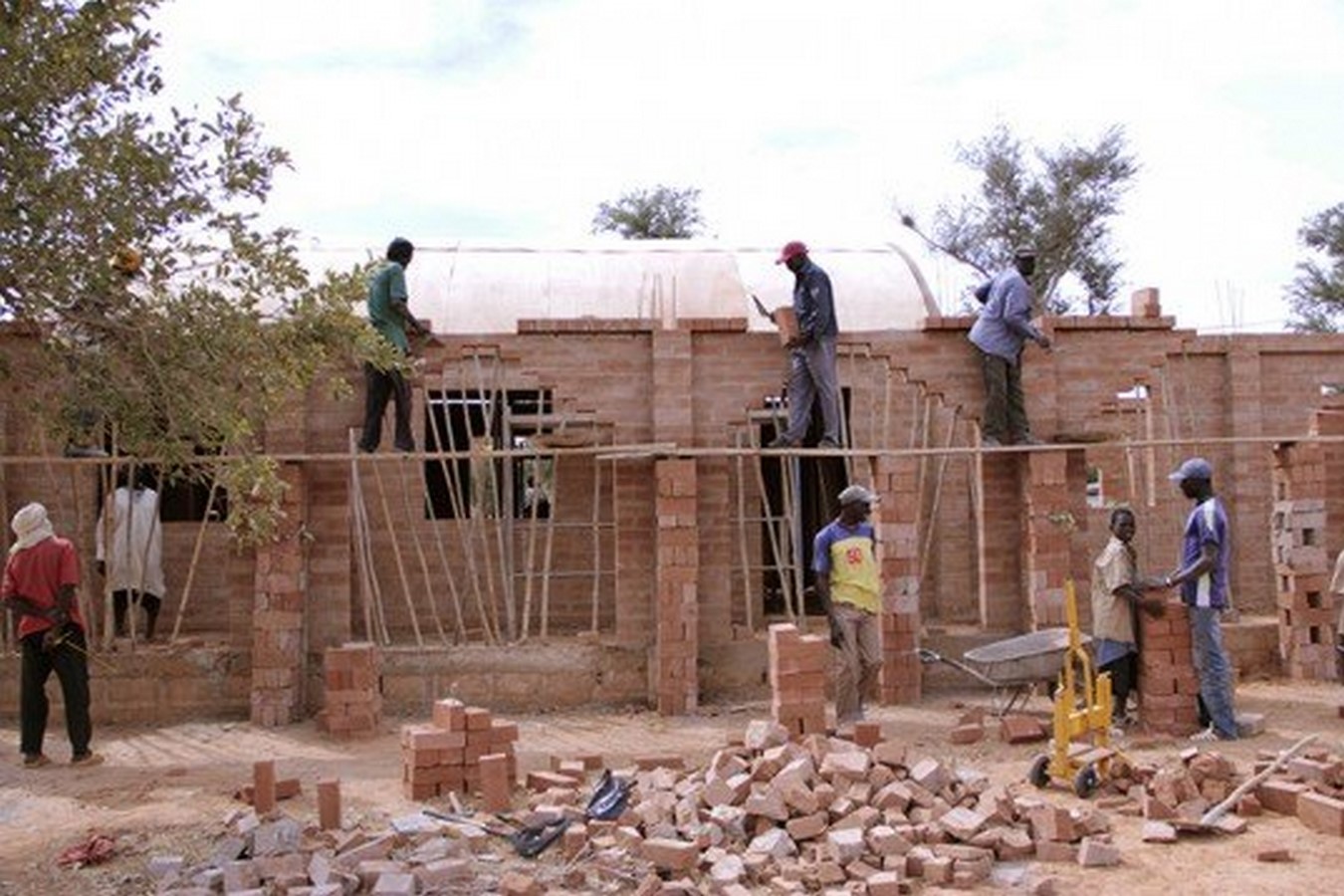 Architects and Humanitarian architecture- Sheet6