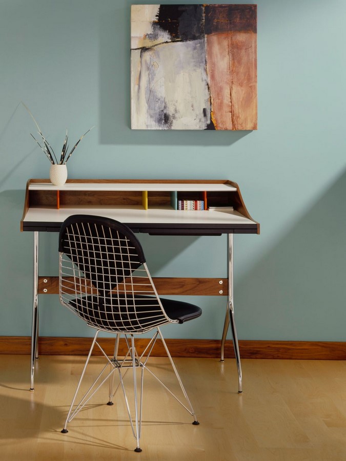 Nelson Swag Leg Desk as Workspace and Studyspace_©www.hermanmiller.com