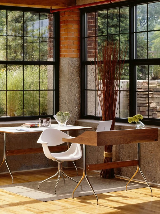 Nelson Swag Leg Desk with a perfect setting_©www.hermanmiller.com