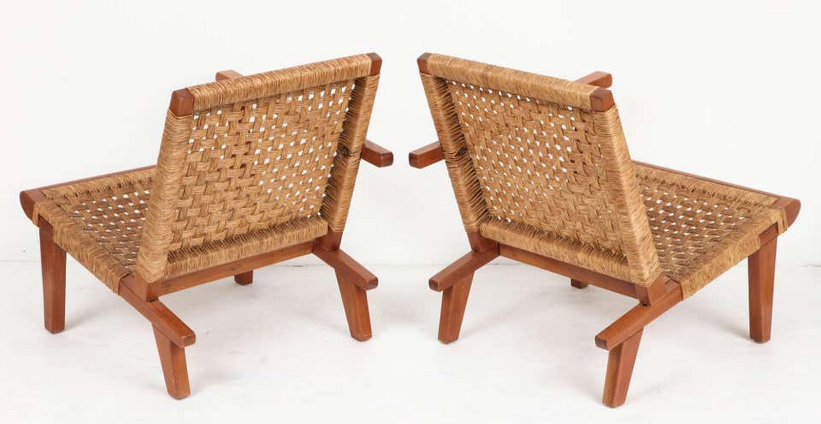 Clara Porset- 10 Iconic Products - Sheet14