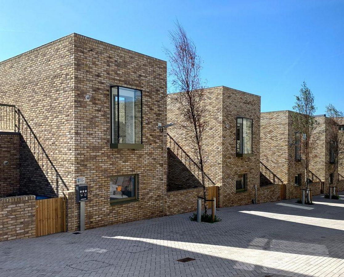 ©www.dezeen.com/2020/11/19/peter-barber-architects-affordable-housing-greenwich-rochester-way/
