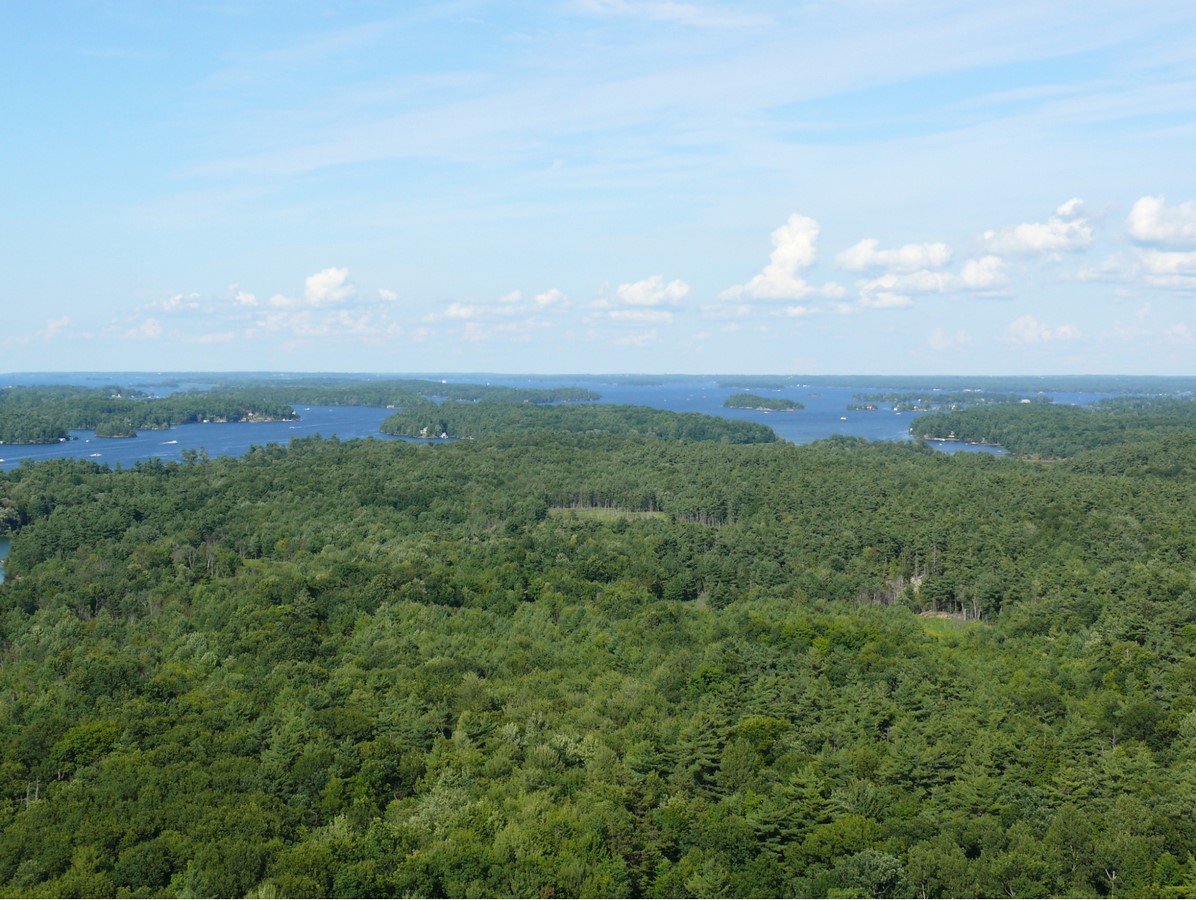 Thousand Islands National Park  _©upload.wikimedia.org/wikipedia/commons/9/93/Thousand_Islands_2.JPG