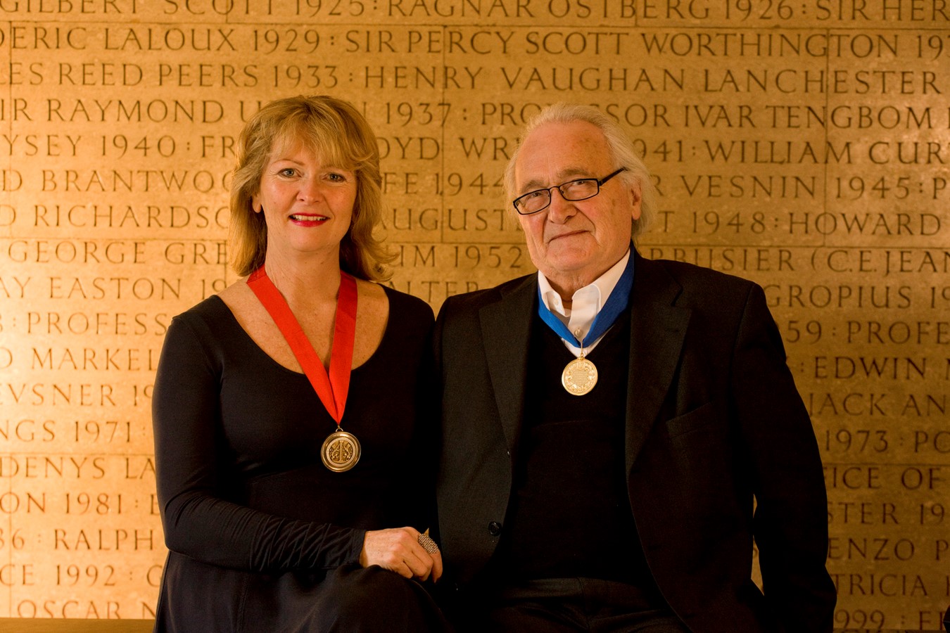 Royal Gold Medal received by Mr. Hertzberger_©The Architects' Journal