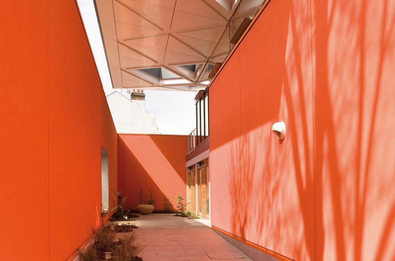 Overhanging Roof over Entrance Passage_©rsh-p