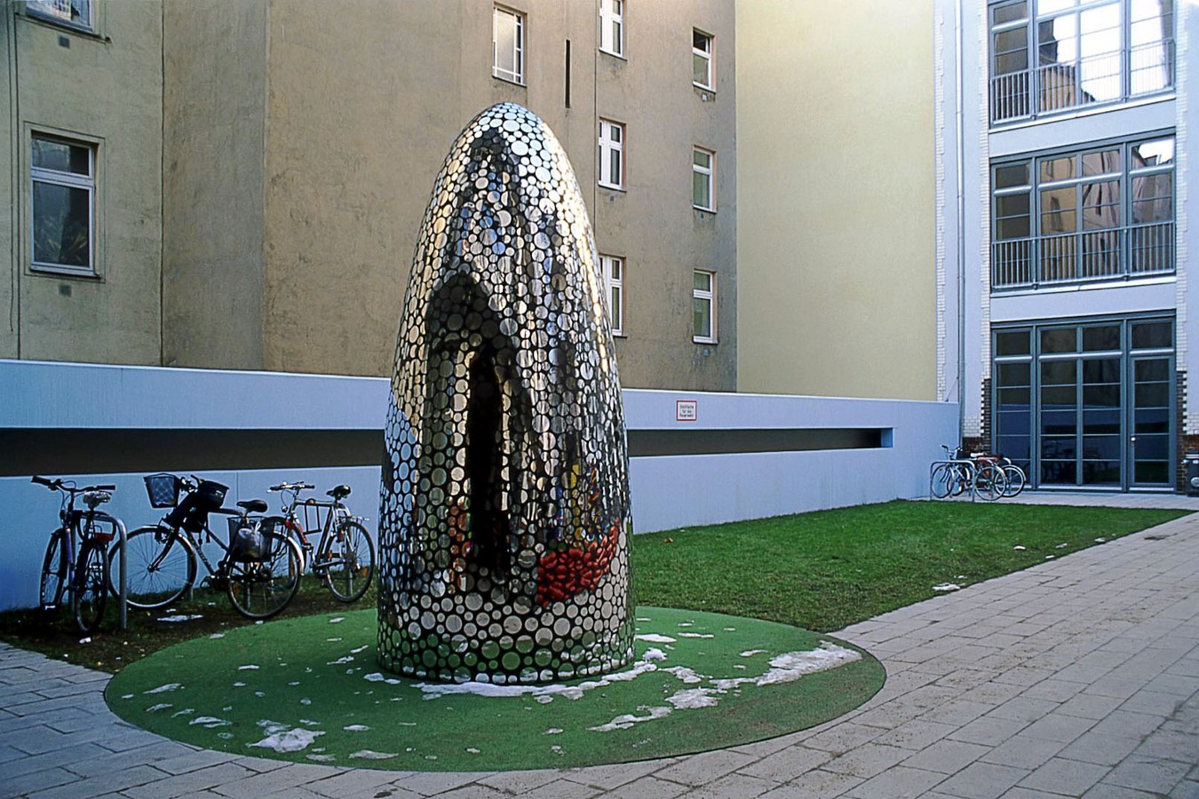 Paul-Lincke-Höfe, Berlin, Germany By Martha Schwartz Partners - Sheet5