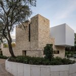 A house around a holm oak tree. Single-family house in La Moraleja, Madrid By MMA - Sheet5