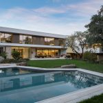 A house around a holm oak tree. Single-family house in La Moraleja, Madrid By MMA - Sheet6