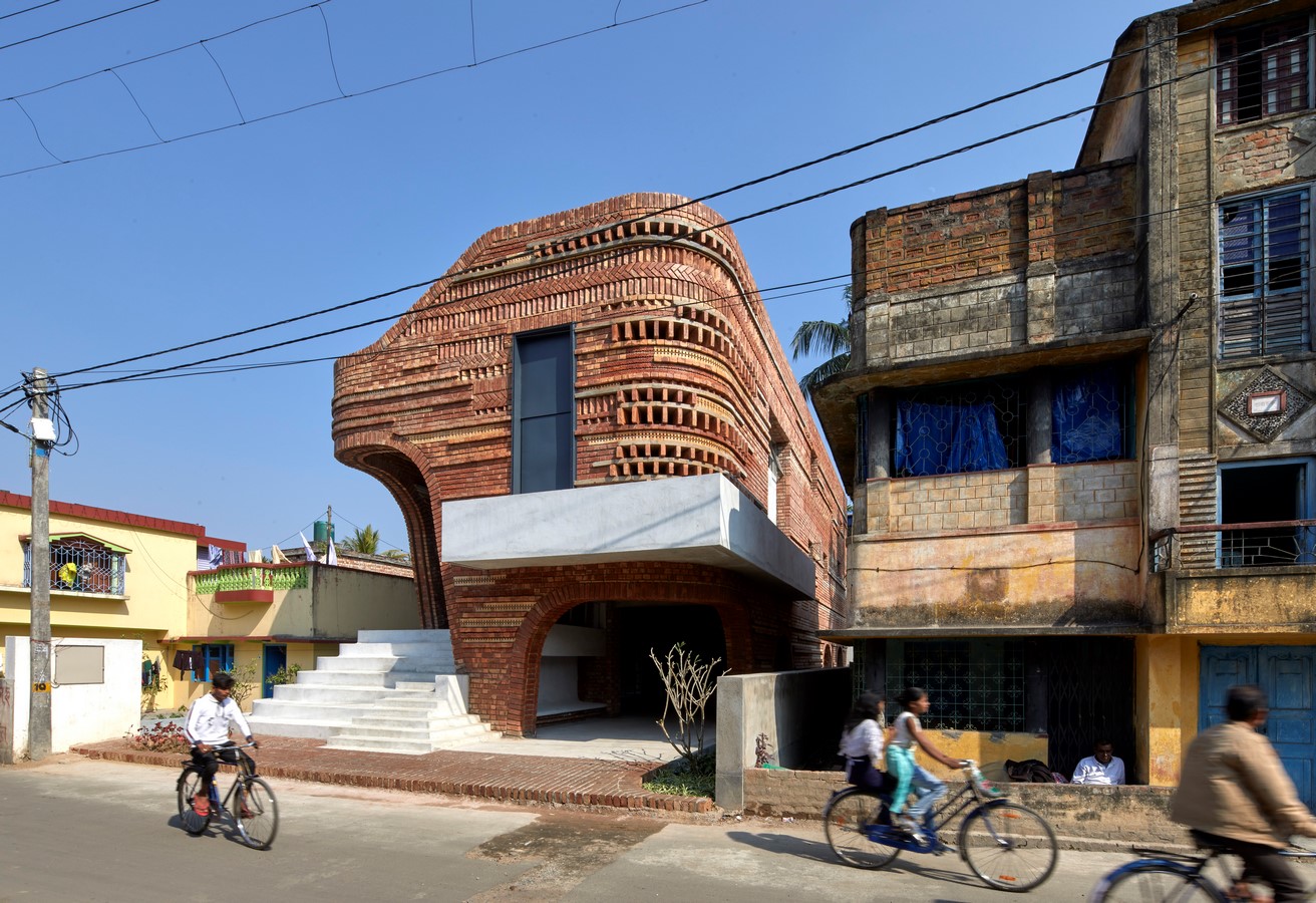 Gallery House By Abin Design Studio - Sheet77