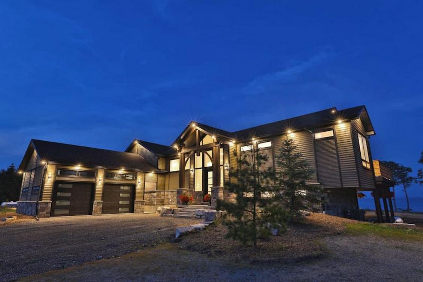 Henderson Lake House _©www.mzearchitects.com/custom-home/8132