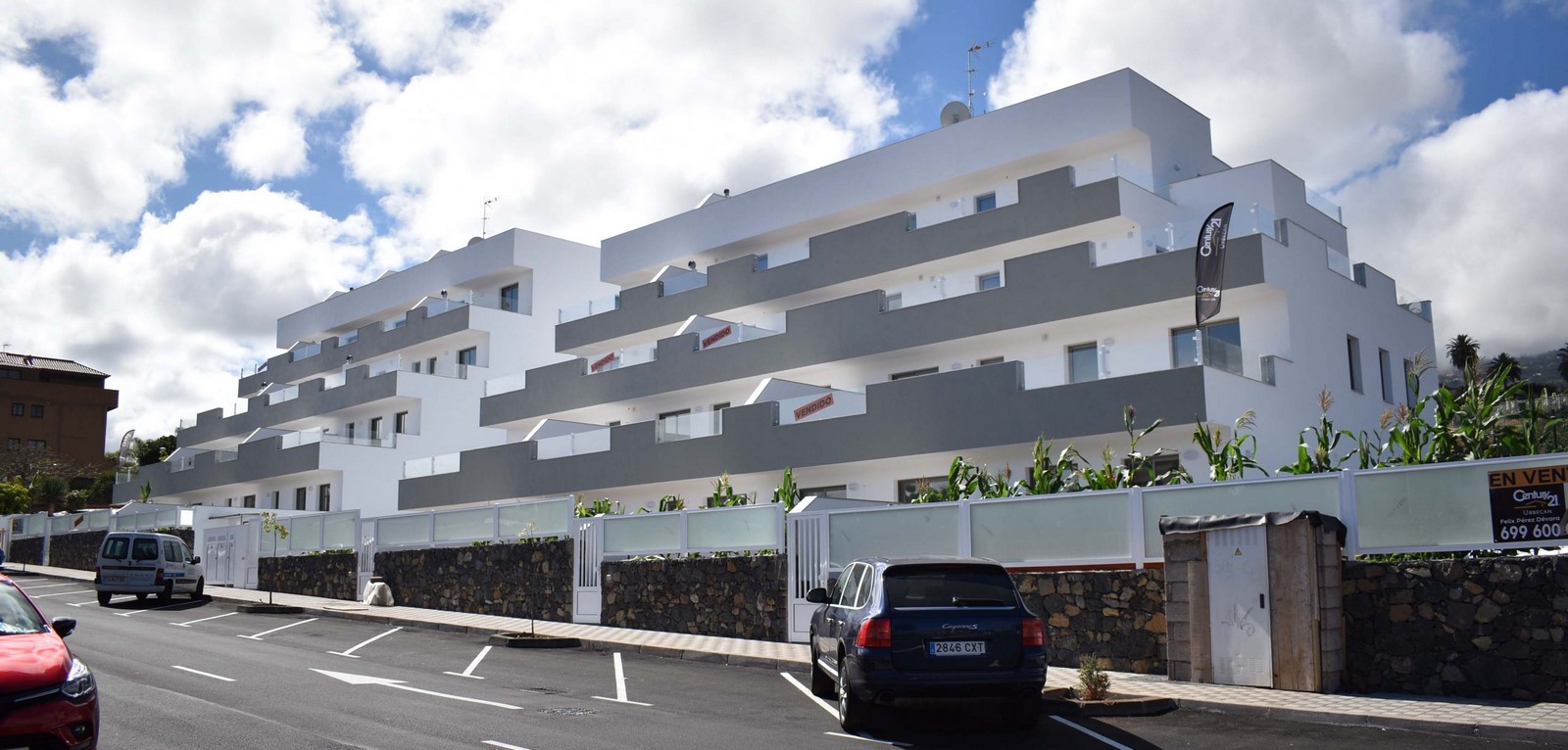 GARCIA ROBAYNA y LORCA_©arquitectoscanarias.com/arquican_proyectos/28-viviendas-en-los-realejos/