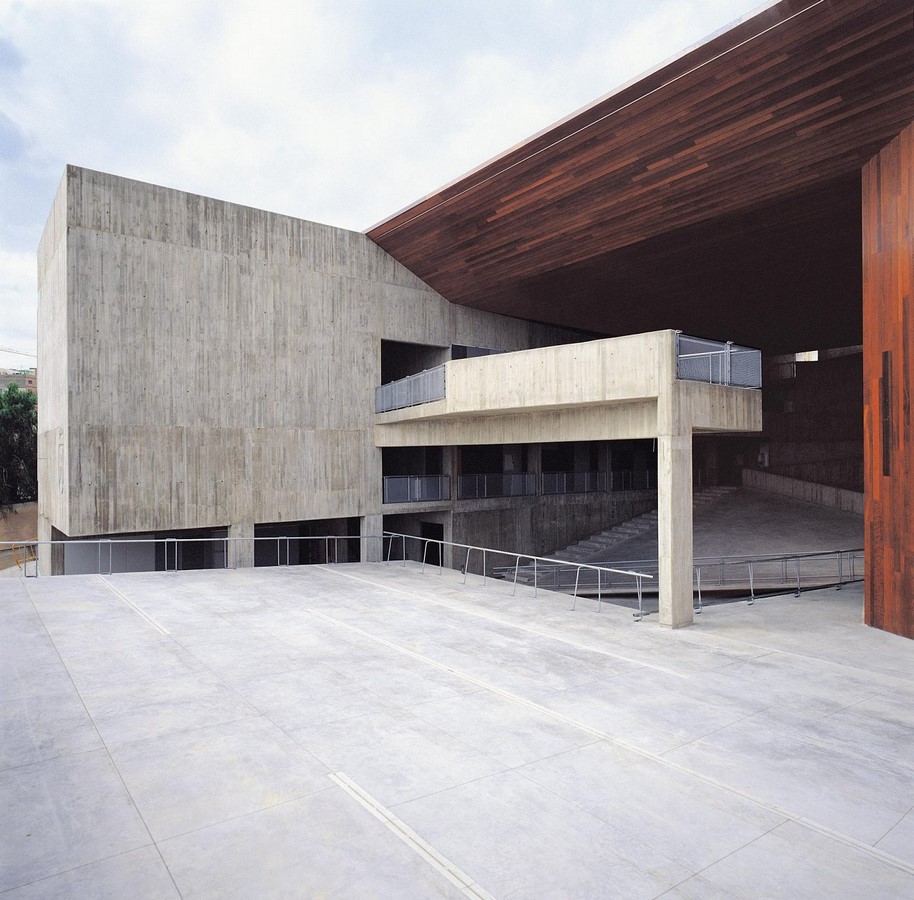 GPY Architects_©www.gpyarquitectos.com/projects/dramatic-arts.php