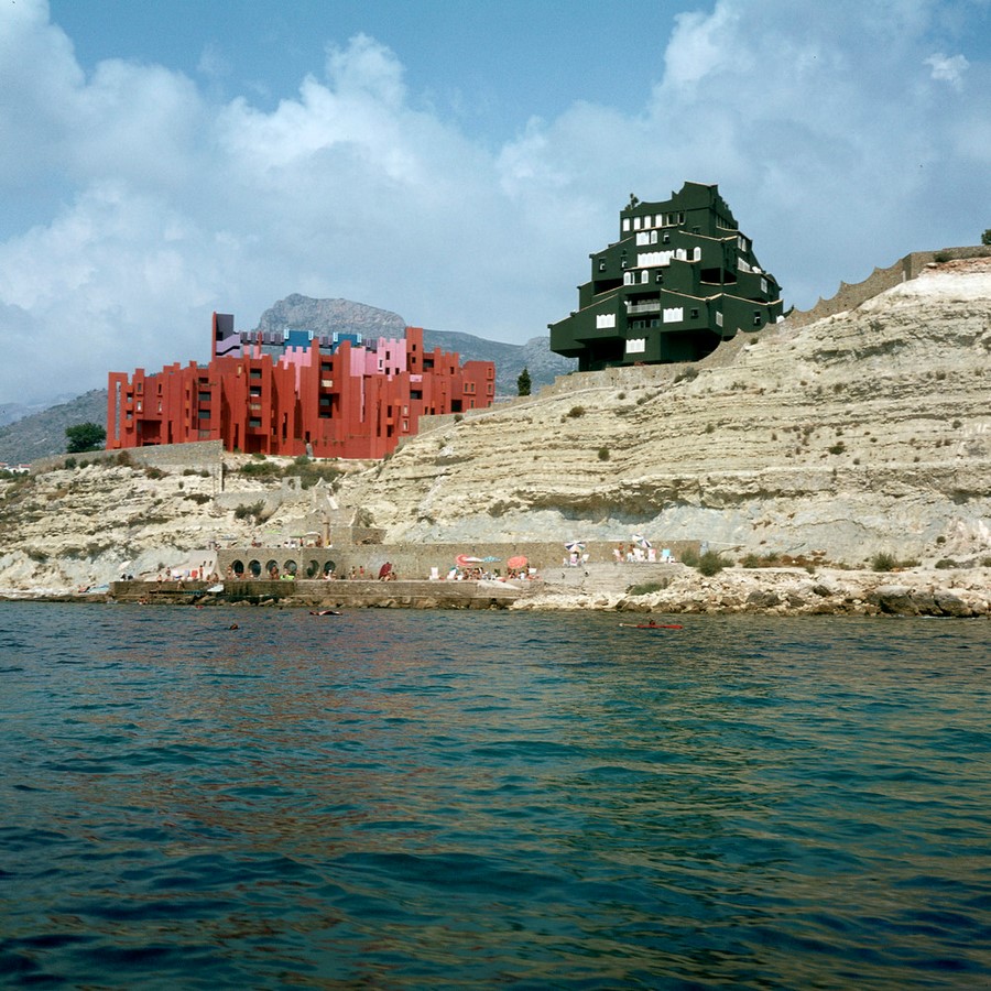 La Muralla Roja by Ricardo Bofill: The tail of tomorrow - Sheet1