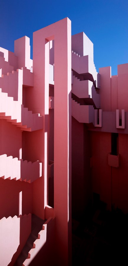 La Muralla Roja by Ricardo Bofill: The tail of tomorrow - Sheet5