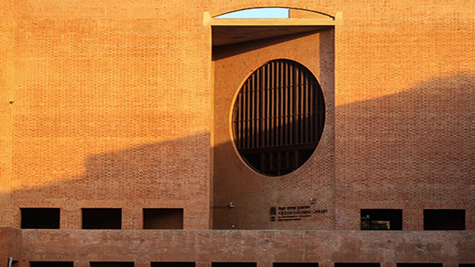 The Drama and Intrigue of Louis I Kahn - Sheet8
