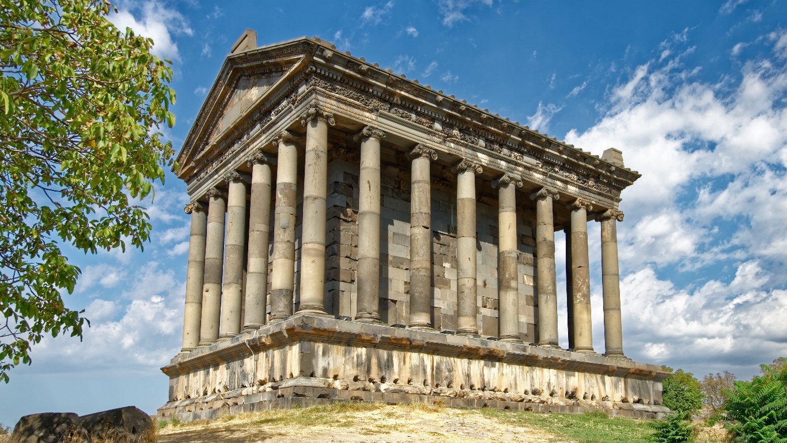 Exterior of Temple of Garni _© wallpaperflare.com